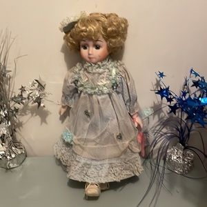 Musical Vintage Brinns Doll. Plays  "Love Story" Collectible
